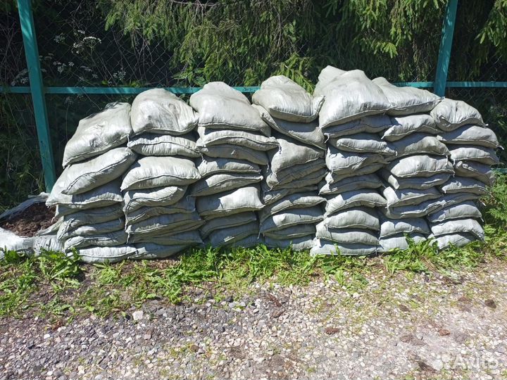 Коровий навоз перепревший готовый сухой