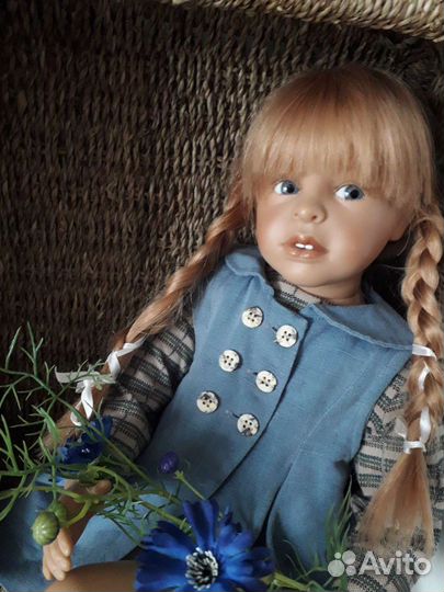 Коллекционная виниловая кукла