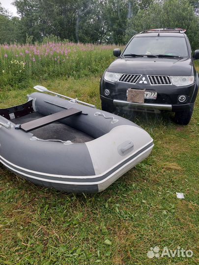 Лодка Таймень 320. Мотор Tahatsu 9.8 2т