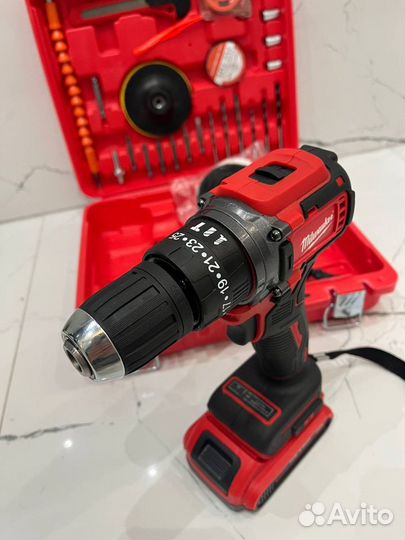 Шуруповерт Milwaukee 36V с двумя АКБ и набором