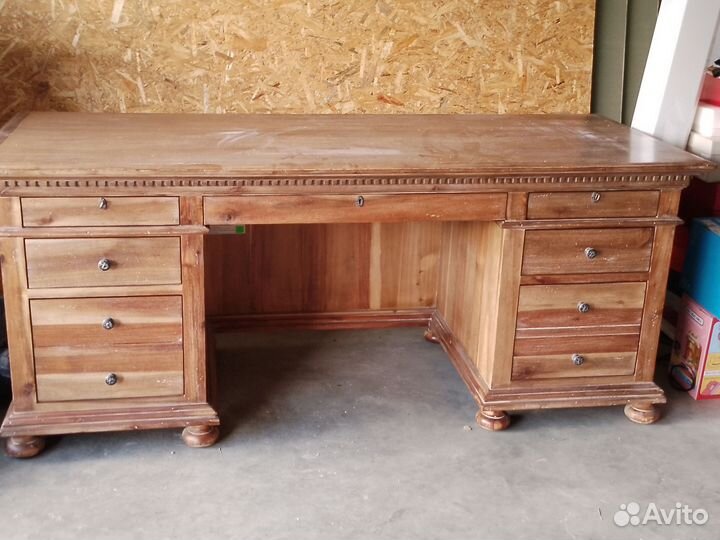 Старинный стол