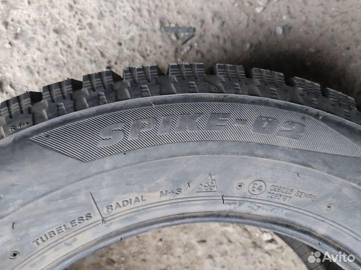 Bridgestone Blizzak Spike-02 215/60 R16 95T