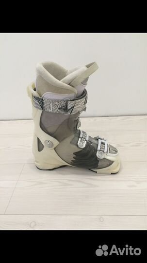Женские горнолыжные ботинки atomic hawx
