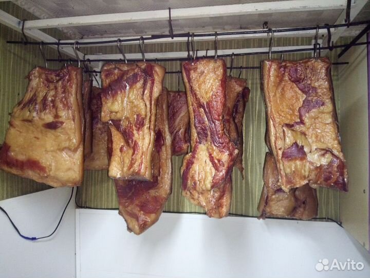 Копчёная колбаса, грудинка, куры копчёные