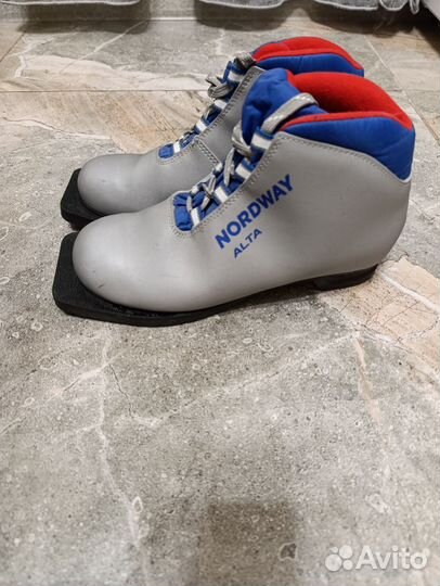 Лыжные ботинки