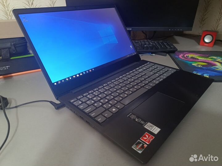 Lenovo:15.6 Fhd, Ryzen 5, RX Vega, 12Ddr4, ssd+hdd