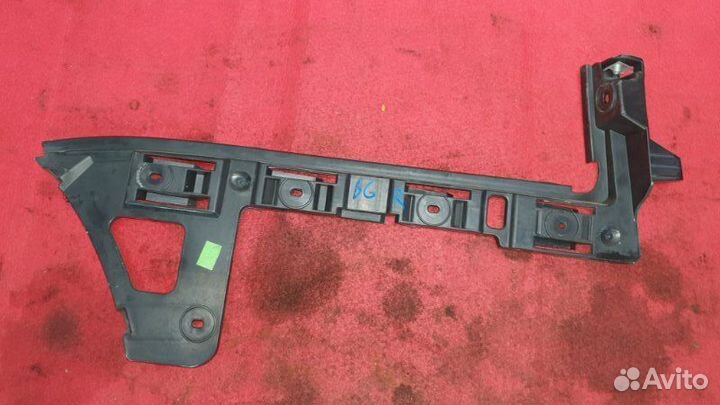 Крепление бампера заднее правое Volkswagen Passat