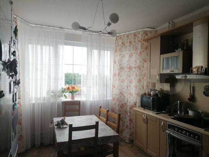 2-к. квартира, 64 м², 8/17 эт.