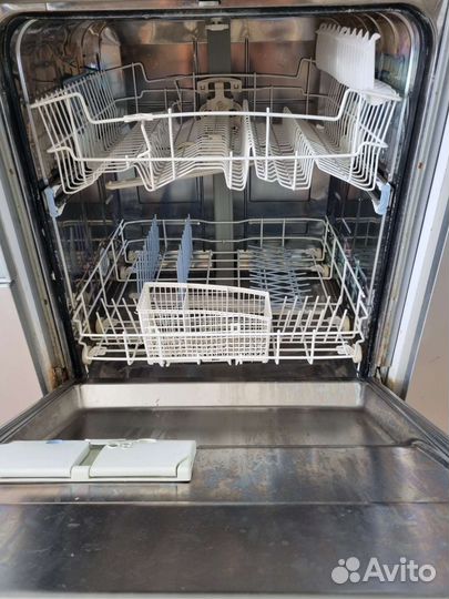 Посудомоечная машина whirlpool бу (на запчасти)