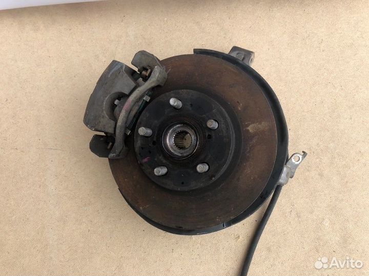 Ступица (кулак, цапфа) передняя левая Toyota Prius