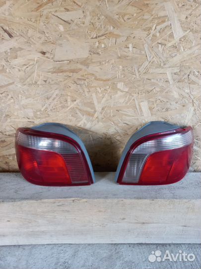 Фонари задние Toyota Yaris