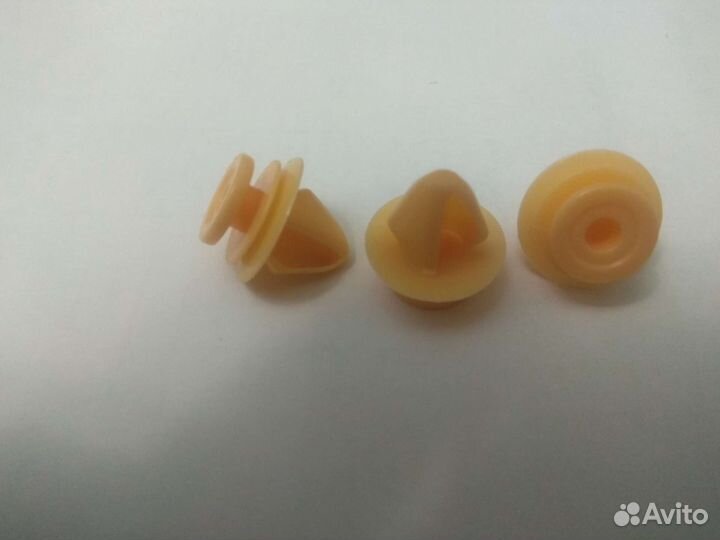 Клипсы(пистоны) автомобильные для обшивки дверей