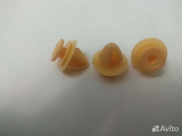 Клипсы(пистоны) автомобильные для обшивки дверей