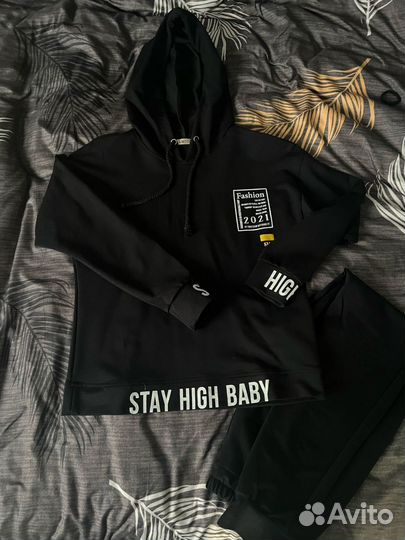 Продам 2 костюма р-р 42/44 и 46