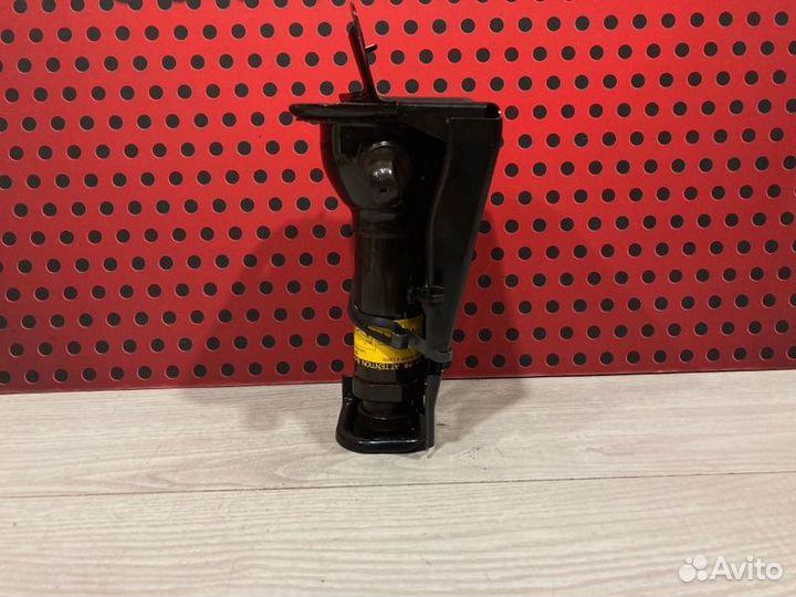 Домкрат Toyota Land Cruiser 200 2015