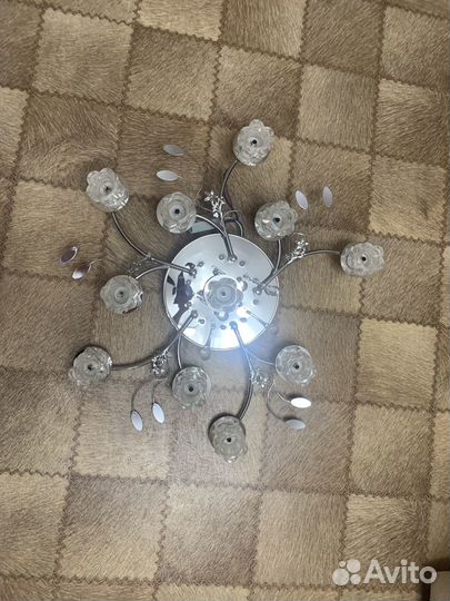 Продам люстру