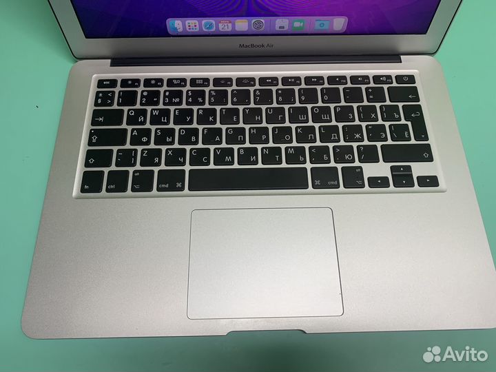 Макбук Air 13 2017 i5 серебристого цвета