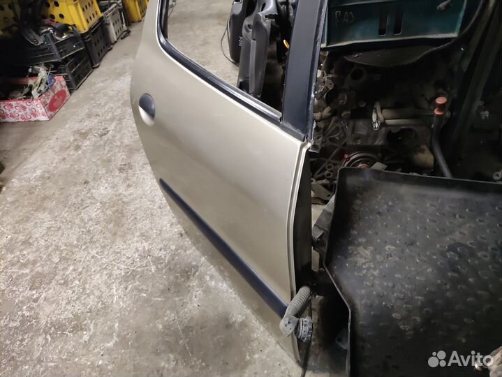Дверь задняя правая Peugeot 206