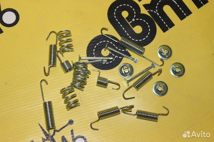 Комплект монтажный барабанных тормозных колодок