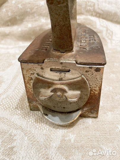 Угольный утюг