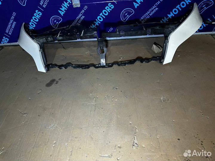 Накладка на бампер Infiniti Qx56 Z62 VK56VD