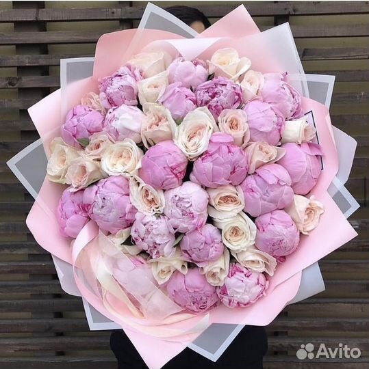 Букет пионов и пионовидных роз