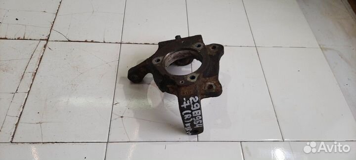 Кулак поворотный передний правый