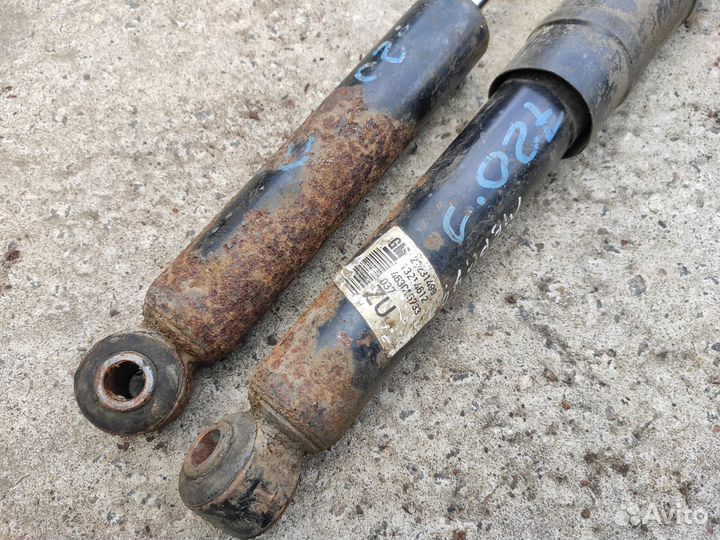 Амортизаторы задние на Opel Combo Meriva A