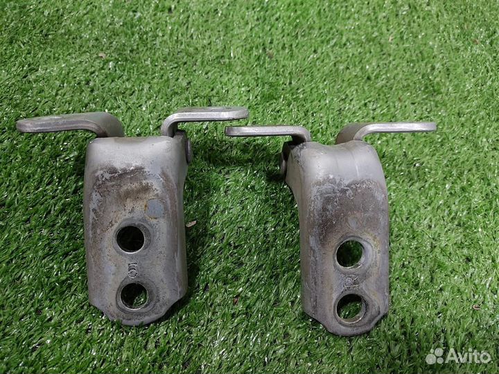 Петля двери правая Toyota RAV4 A2 2005