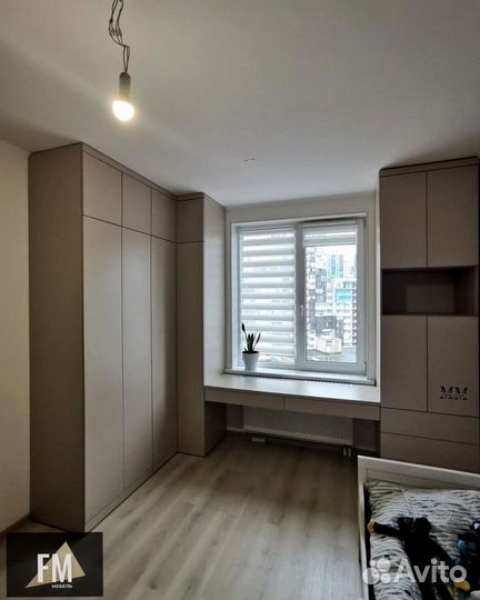 Рабочая зона с шкафом