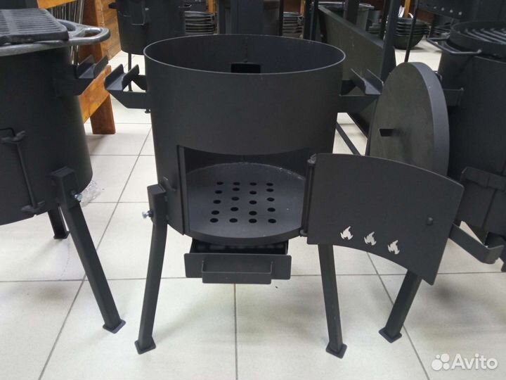 Казан и печь с трубой и зольником