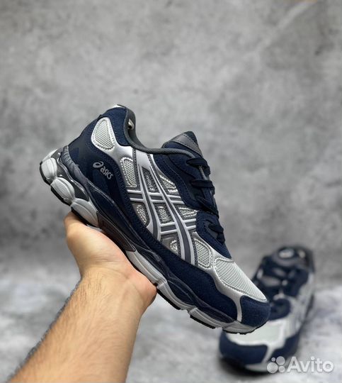 Синие кроссовки asics urban core