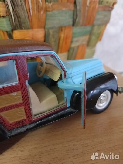 Моделька машины Ford Woody Wagon
