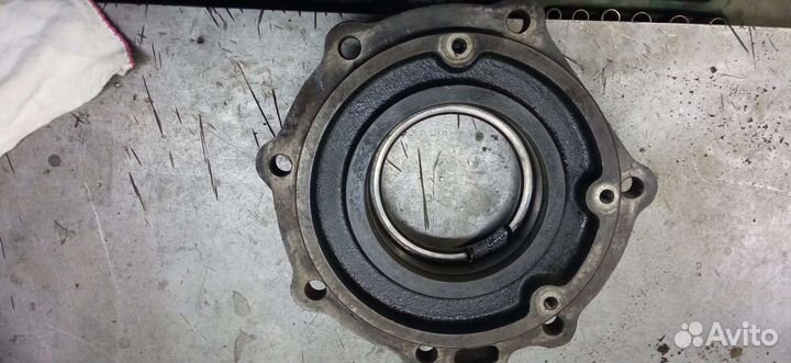 Крышка вала среднего редуктора Meritor A3226V1296