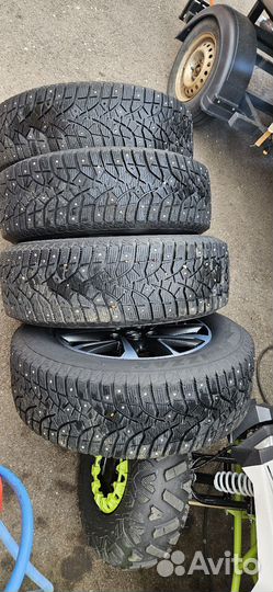Bridgestone Blizzak Spike-02 225/65 R17 106T