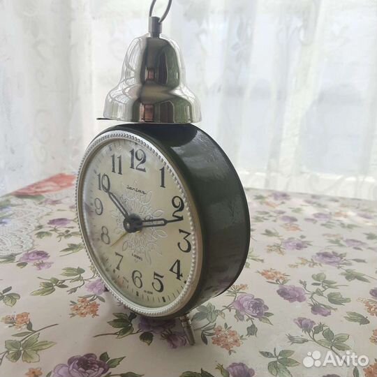 Часы будильник янтарь с колокольчиком новые