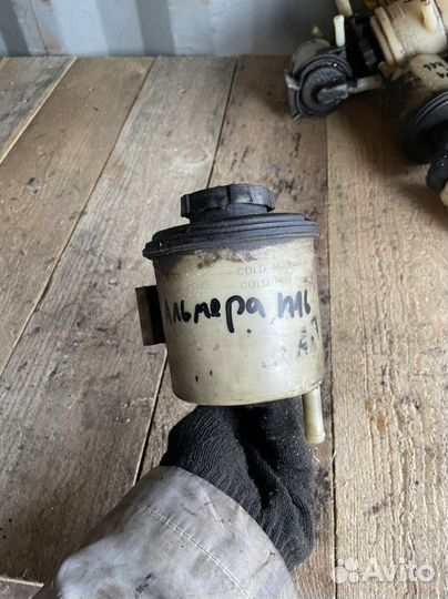 Бачок гура Nissan Almera n16