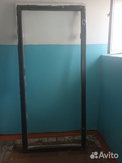 Дверь входная металлическая, правая. 84207см м