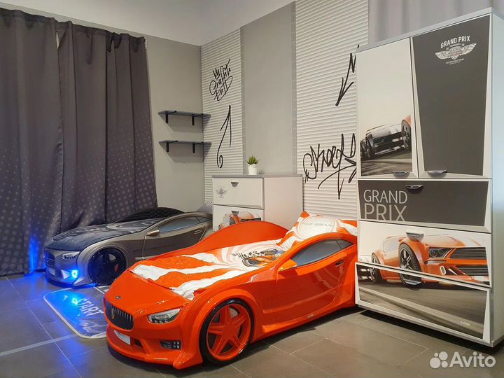 Детская кровать машина