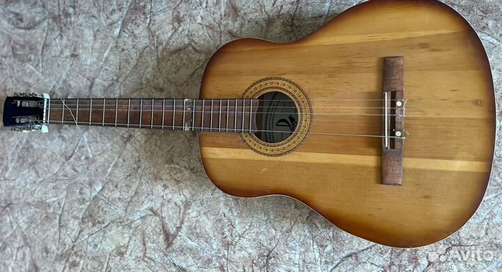 Акустическая гитара