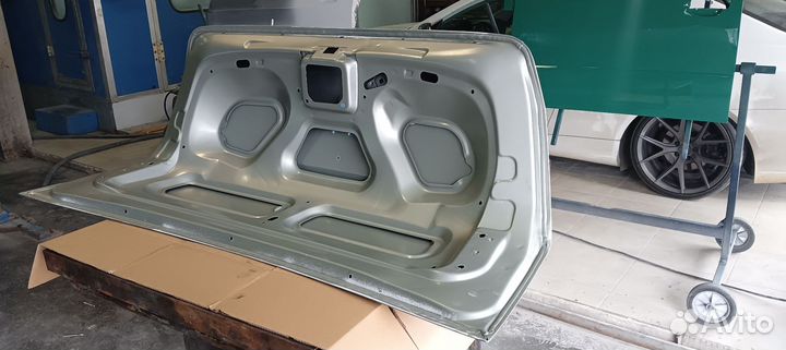 Крышка багажника на Рено Логан