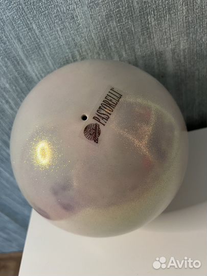 Гимнастический мяч и насос