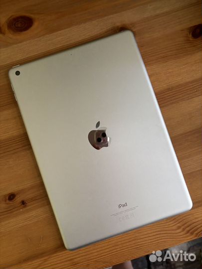 iPad 10.2