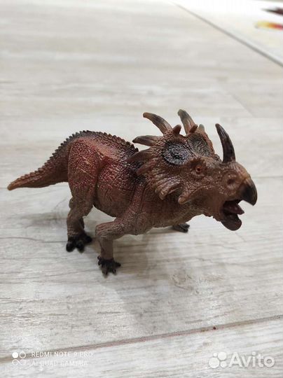 Динозавры игрушки