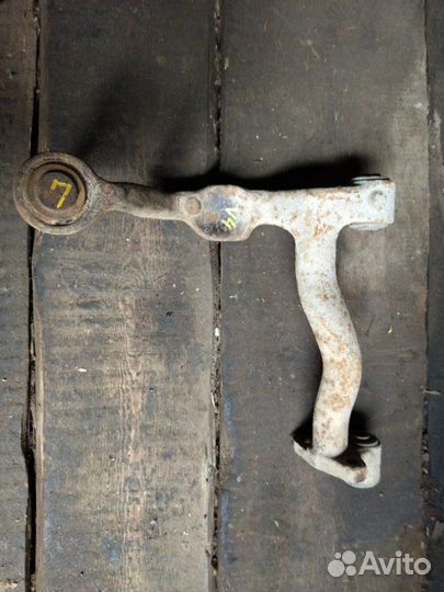 Рычаг передний верхний левый Volkswagen