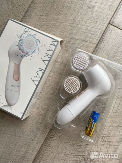 Щётка для глубокого очищения Mary Kay