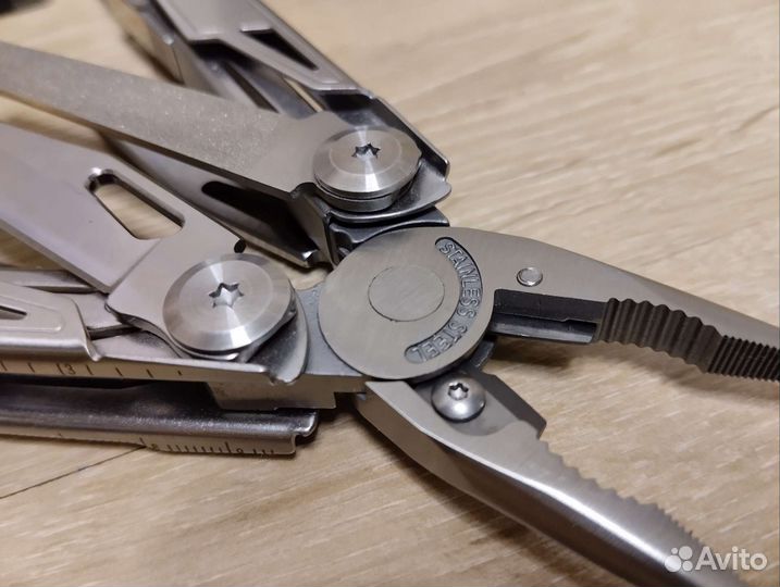 Мультитул Swiss Tech