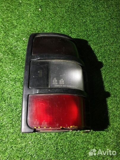 Фонарь задний правый Mitsubishi Pajero 2 V46W