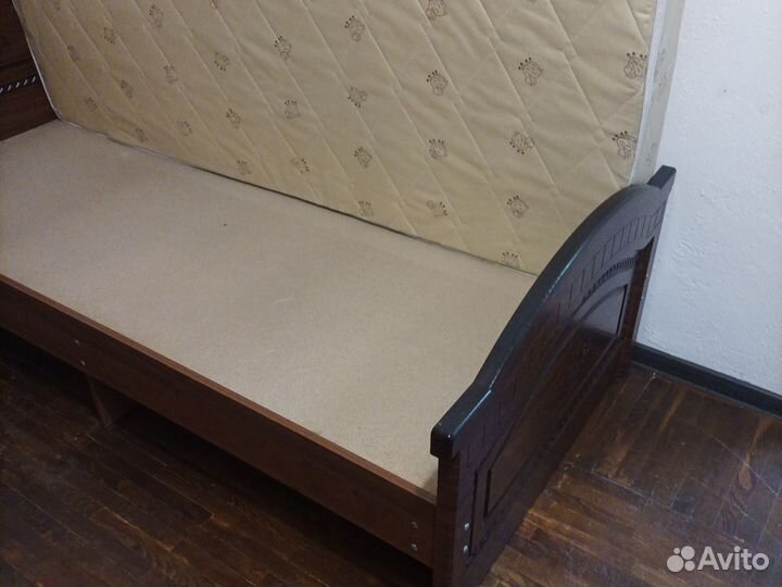 Кровать
