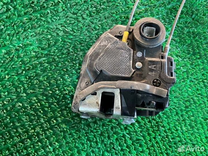 Замок двери лев. зад. Toyota Lx570, Land cruiser